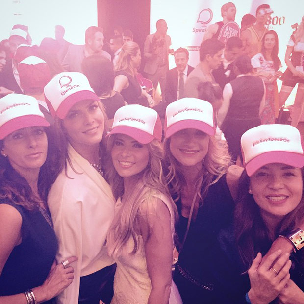 speakon La guapa conductora disfrutó de la fiesta de lanzamiento al lado de sus amigas, entre ellas Yolanda Andrade, con quien introdujo la app a la socialité mexicana.