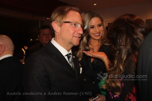 Austria condecora a Andres Roemer (190)