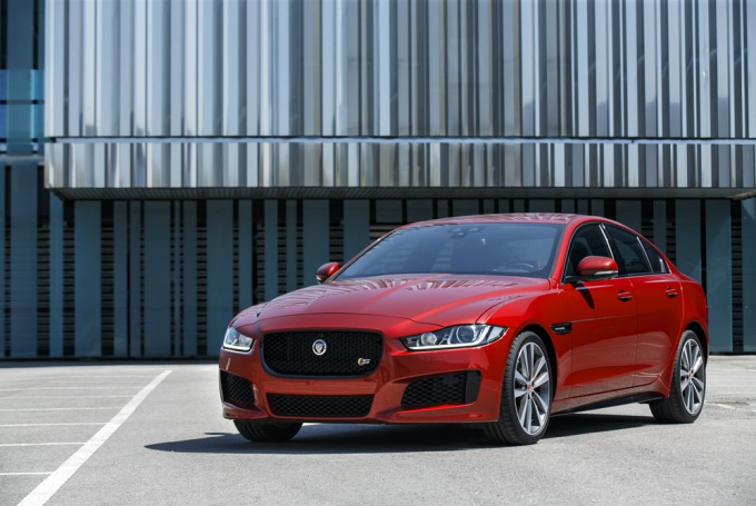 JAGUAR XE