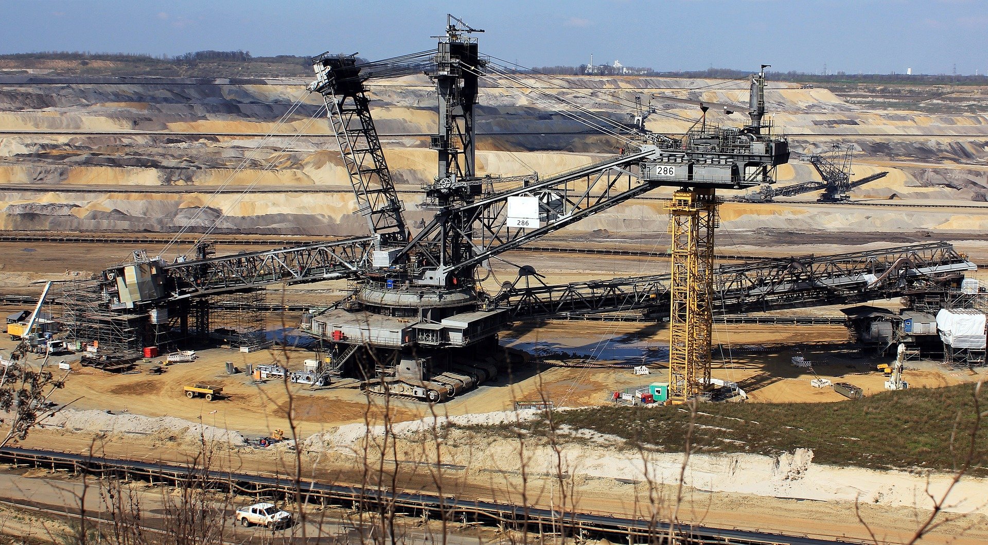 Actividad industrial crece 0.7%; suma 10 meses al alza
