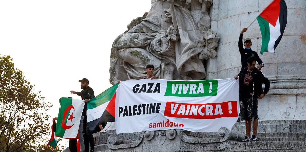 Exhibir una bandera en solidaridad con el pueblo palestino es un delito?