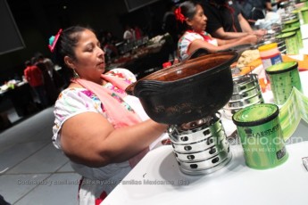 a Cocinando y comiendo para ayudar Familias Mexicanas   (8)