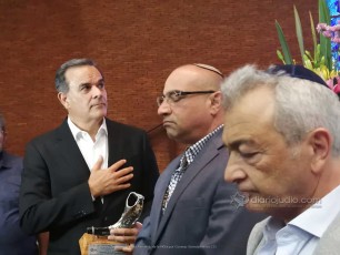 Premio Jerusalem a Tenor Fernando de la MOra por Consejo Sionista México (3)